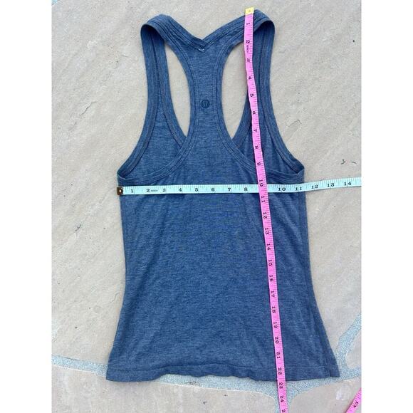 Lululemon Racerback Tank Top in Heather Gray Woman Size XS No Size Dot - Picture 3 of 3